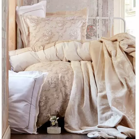 Комплект постельного белья Karaca Home “Timeless Best Toprak” + покрывало и плед