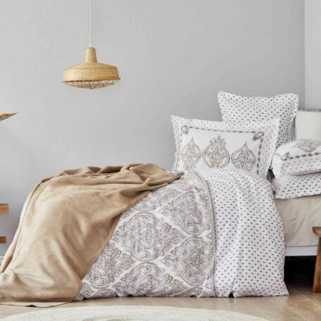 Комплект постельного белья с пледом Karaca Home “Care bej”
